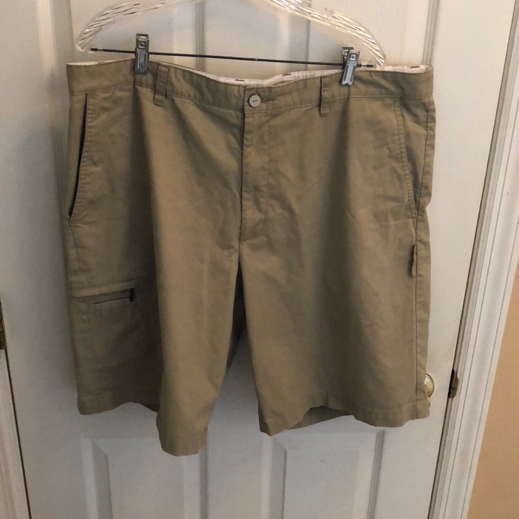 Greg Norman Men's Tan Khakis Shorts Sz 40 Like New!